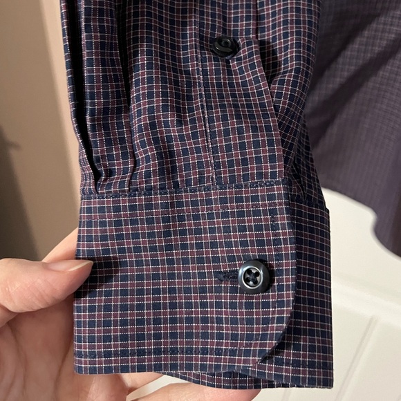 Like New Gold Label Roundtree & York Non Iron Men’s ButtonDown Plaid Dress Shirt - Picture 6 of 6